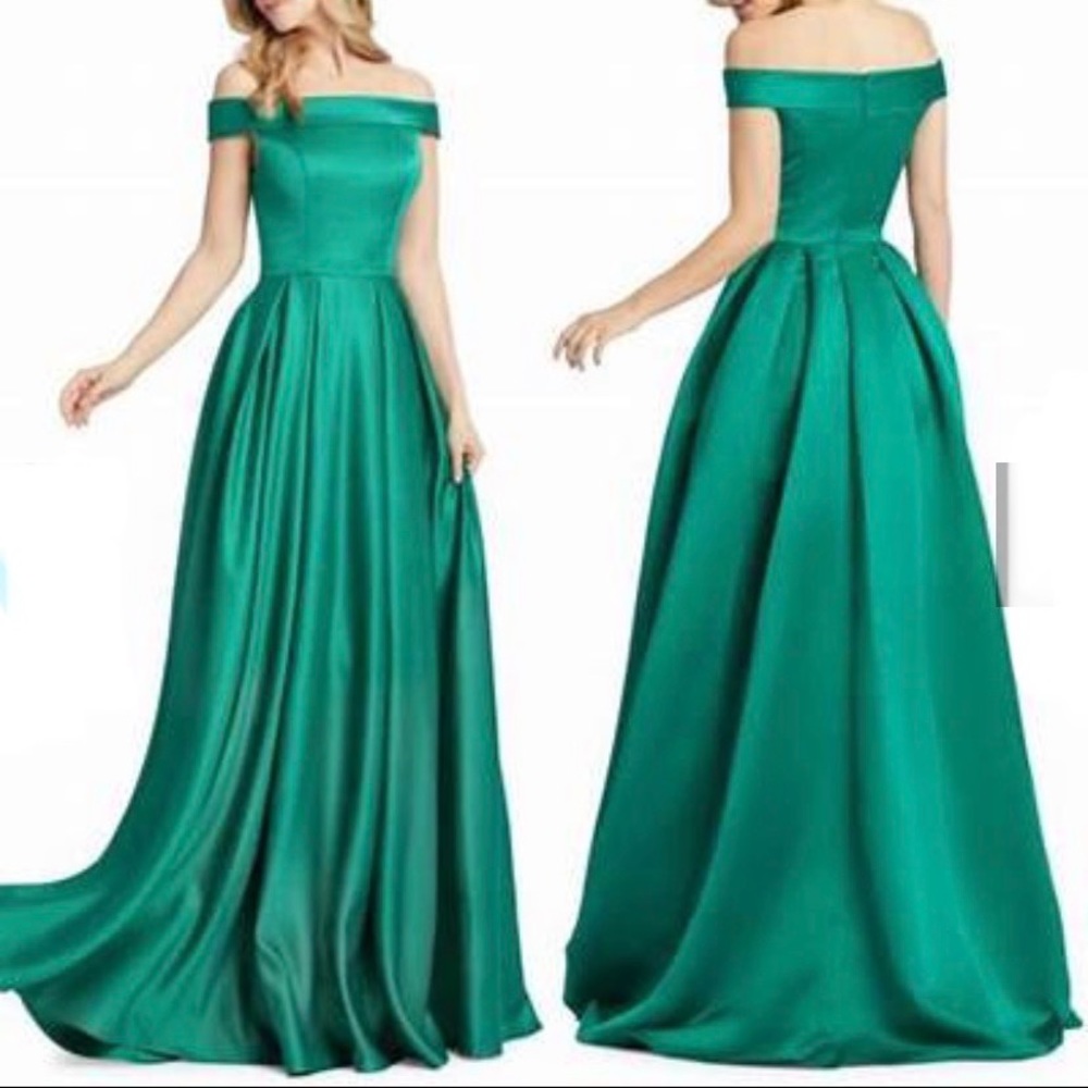 MacDuggal Off the Shoulder Emerald Green Ball Gown Size 0P